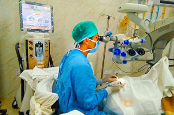 Best Eye Surgeon in Delhi