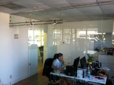 Find the highly customized Glass office partitions for sale to boost corporate privacy