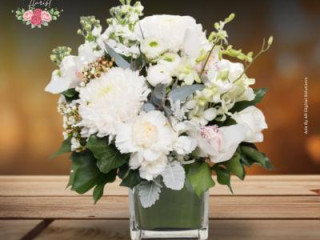 Sarah Florist - Online Flowers Jindalee