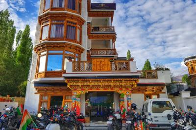 luxury-hotels-in-leh-ladakh-near-market-big-3