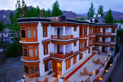 luxury-hotels-in-leh-ladakh-near-market-big-2