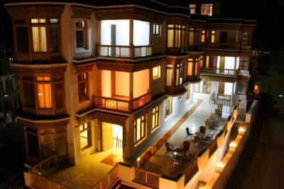 luxury-hotels-in-leh-ladakh-near-market-big-0